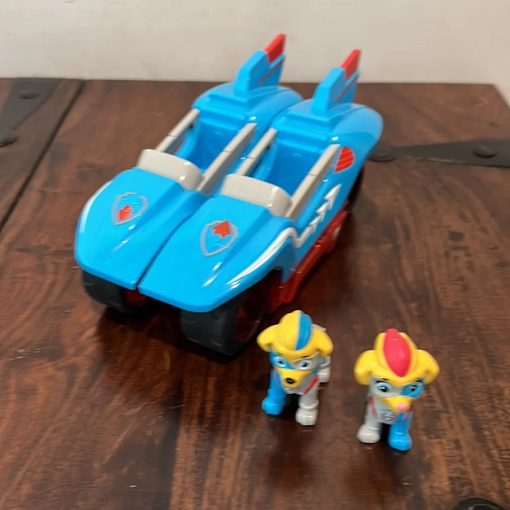 Blue Racing Car Toy with Figures - Picture 2 of 8